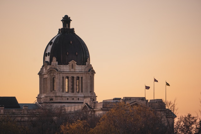 A scenic view of Regina, SK with affordable housing and quality healthcare facilities for retiring