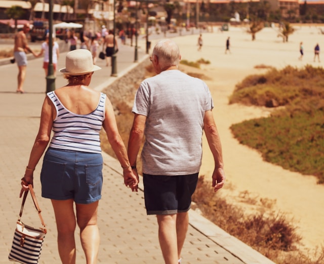 Snowbirds enjoying the beach with their reverse mortgage income